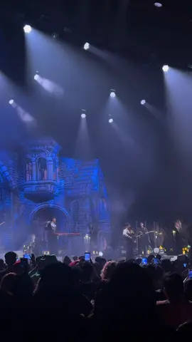 Después de mucho pude ir a un concierto de Kevin Kaarl , y lo mejor de todo es que tocó mi canción favorita, una con la que me identifico mucho , y al igual que el yo también sobreviví a esa época , Paris Texas. #kevinkaarl #halloween #auditoriocitibanamex #paristexaskevinkaarl #mty 